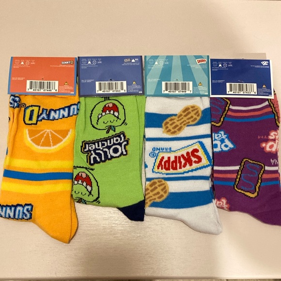 Men’s 4 Pack Junk Food Snacks Candy Drinks Breakfast Theme Crew Socks Bundle - Picture 2 of 6